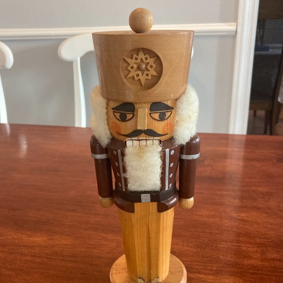 Accents Vintage Erzgebirge Nutcracker Made In The Democratic Republic